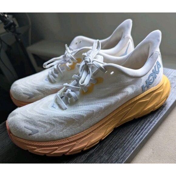 Women's Hoka Arahi 6 Wide Athletic Shoes *Great Condition* Size 8 D Light Gray - Picture 1 of 11